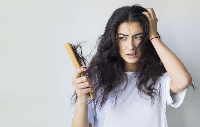 O estresse causa queda de cabelo? Entenda e saiba como prevenir